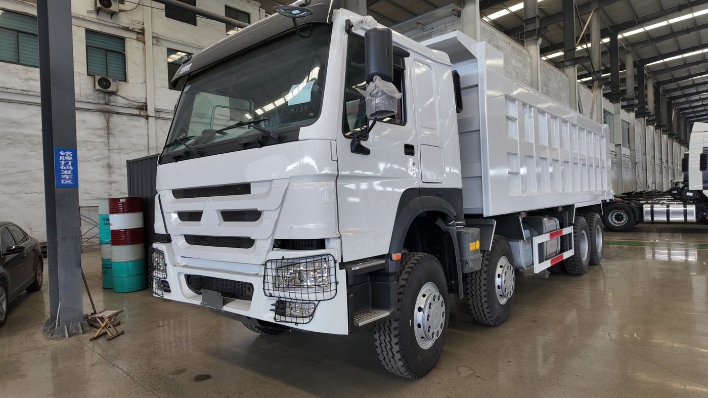 Real photo · White HOWO 371 8x4 dump truck, current vehicle photo