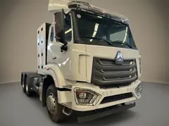 HOWO NX CNG 6x4 Tractor Head – Front three-quarter view