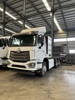 Real photo · HOWO NX CNG tractor truck with gas cylinder cabinet, current vehicle photo