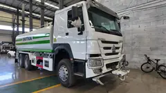 Real photo · HOWO 6x4 water sprinkler truck with green-striped tank, current vehicle photo